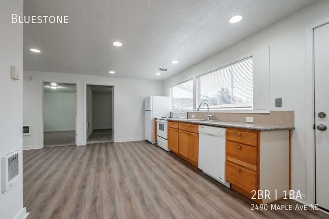 Building Photo - 2 Bedroom Duplex in Salem - Available for ...