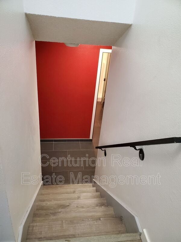 Building Photo - 869 Meadowlawn Dr SE