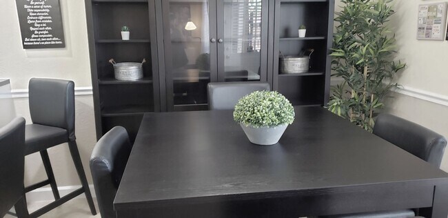 Building Photo - Beautiful  Furnished 1/1 condo x Rent  in Winter Park Next to Full Sail University !