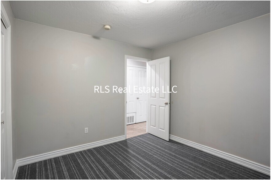 Building Photo - 1547 N Riverside Ave