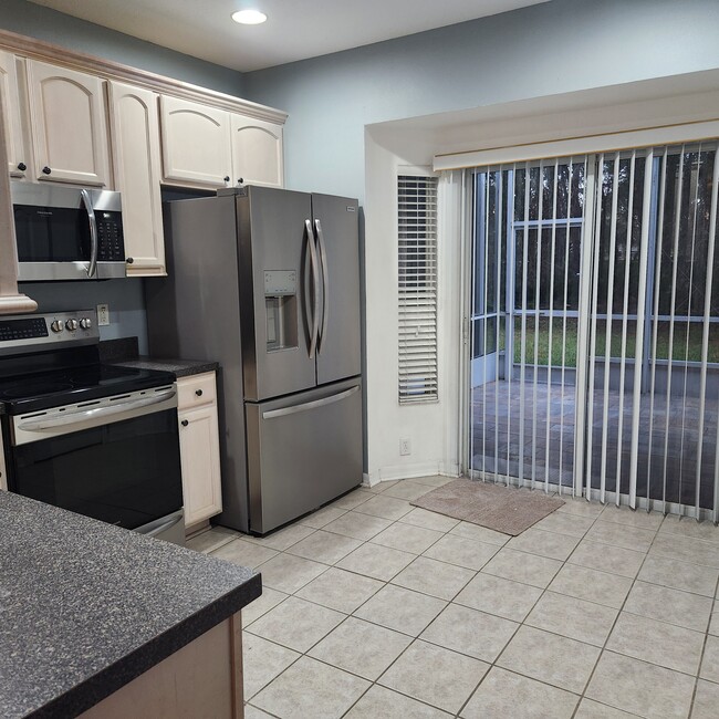 Stainless steel appliances - 15623 Stable Run Dr