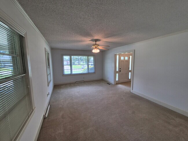 Building Photo - 207 Hooks Ave