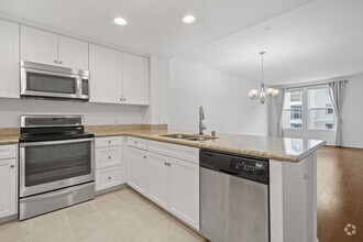 Building Photo - 2 Bedroom 2 Bath Luxury Alhambra Condo