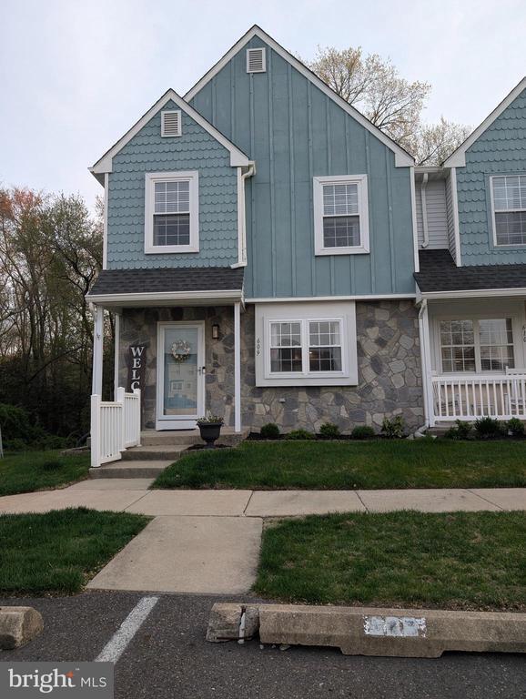 Building Photo - 609 Hartland Ct