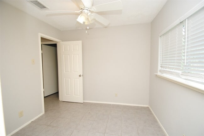 Building Photo - 3121 Trembling Creek Cir
