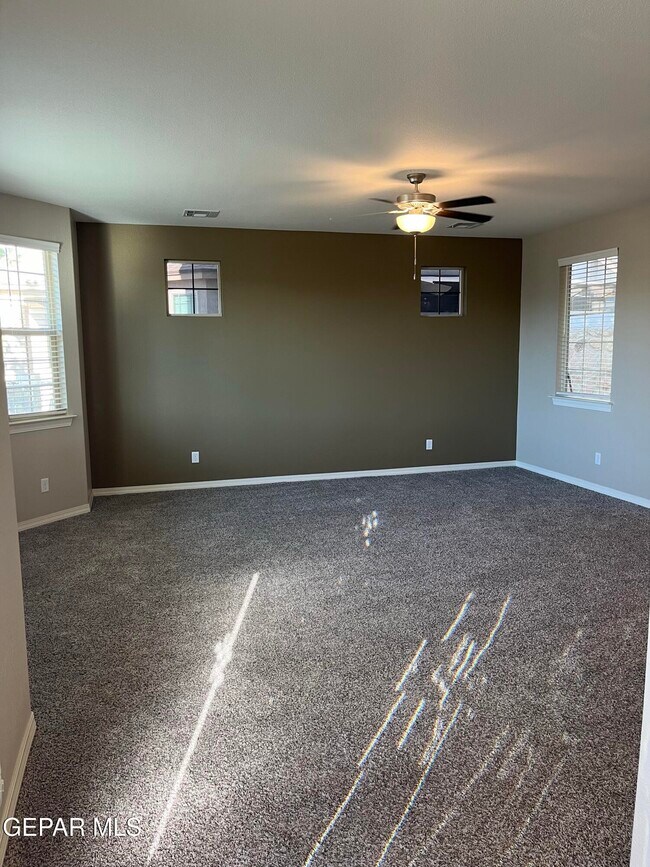 Building Photo - 14823 Pebble Hills Blvd