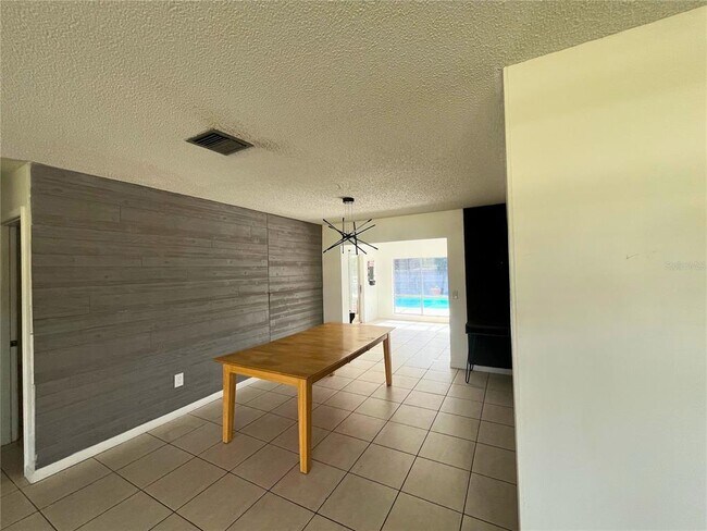 Building Photo - 1449 Woffington Ave