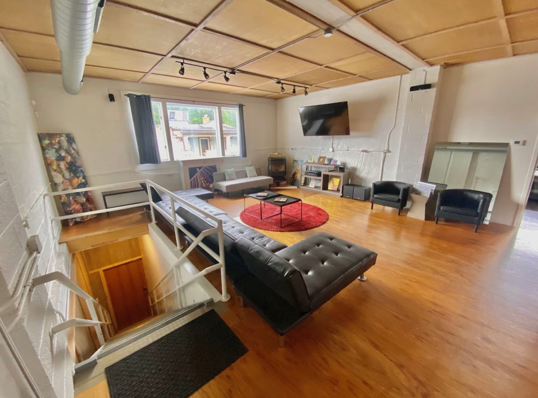 living - 110 Maxwell Ave