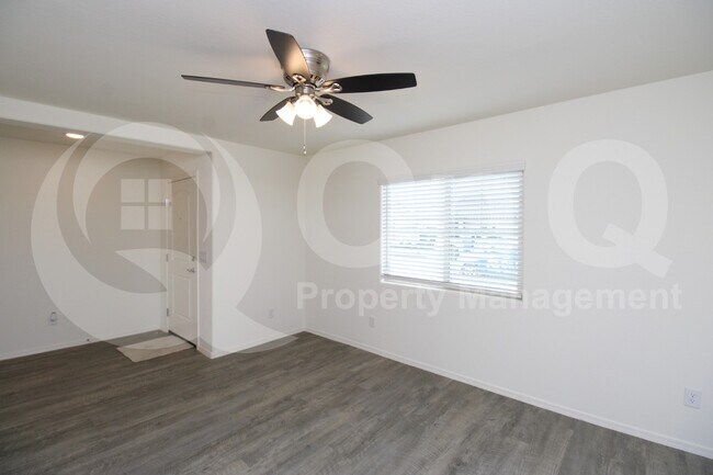 Building Photo - 1555 E Strople Dr