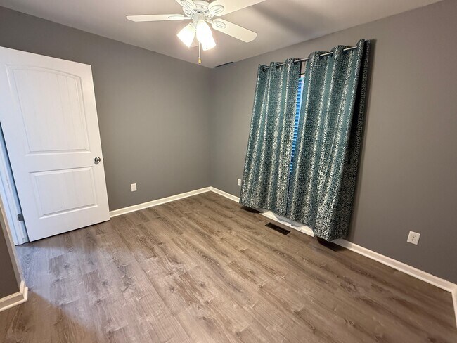 Building Photo - 8909 Quail Run Dr