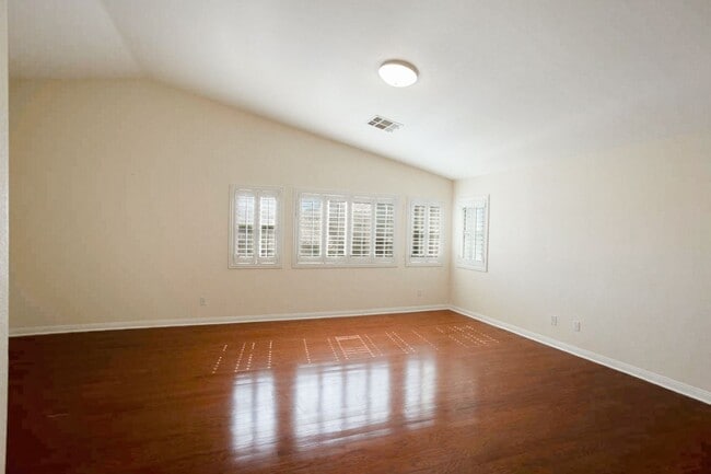 Building Photo - 2120 Waterbury Ln
