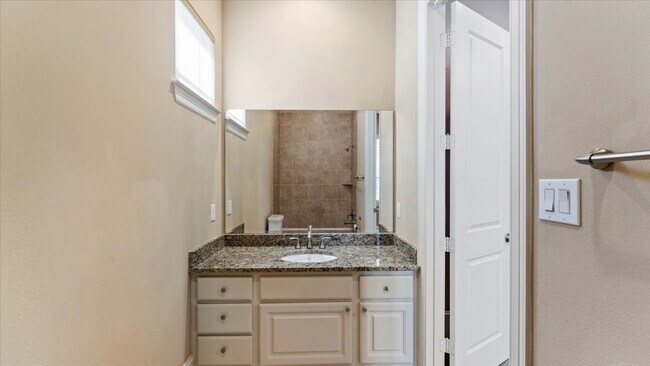 Building Photo - 931 W 23rd St