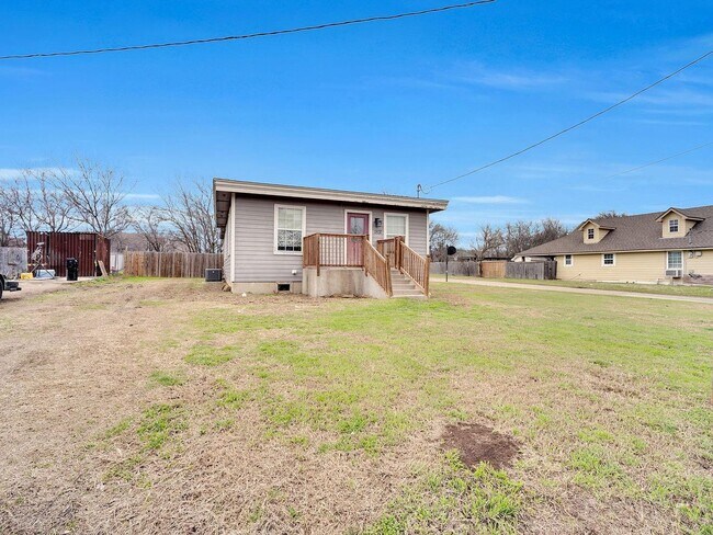 Building Photo - 1802 N Wilhite St