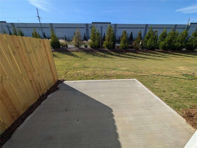 Building Photo - 2465 Poppy Ct