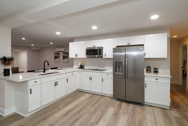 Building Photo - Luxury Kingsmill Treehouse Retreat | 7BR Custom Home with Private Suite