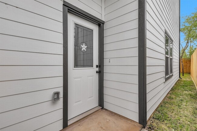 Building Photo - 6918 Dumble St