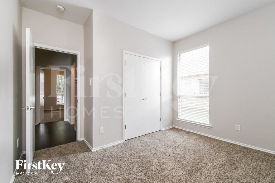 Building Photo - 1101 Vista View Dr