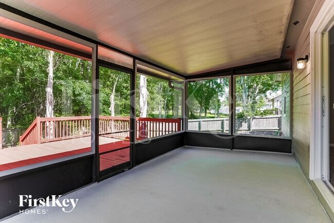 Building Photo - 1598 Twin Oak Dr W