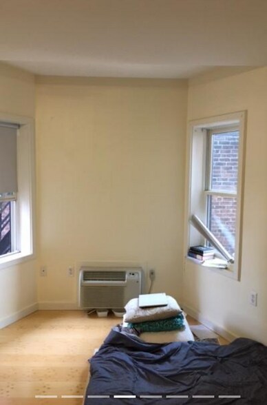 Building Photo - 461 Park Dr