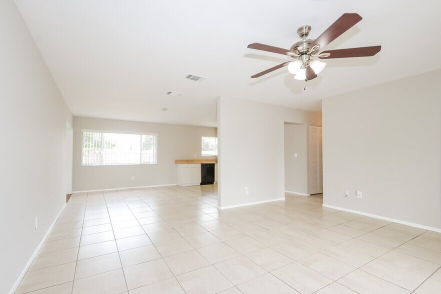 Building Photo - 2138 SE Rich St