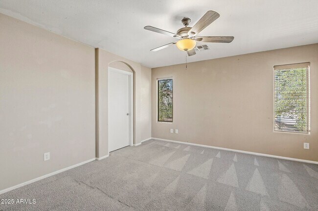 Building Photo - 1090 E Taylor Trail