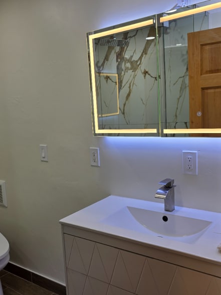 Building Photo - 3153 India St