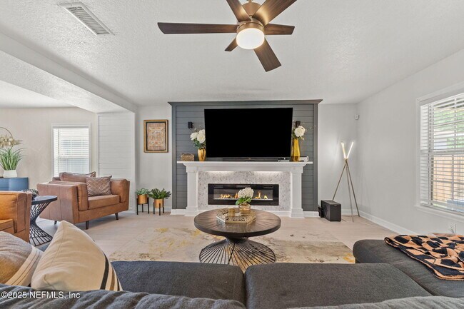 Building Photo - 75309 Ravenwood Dr