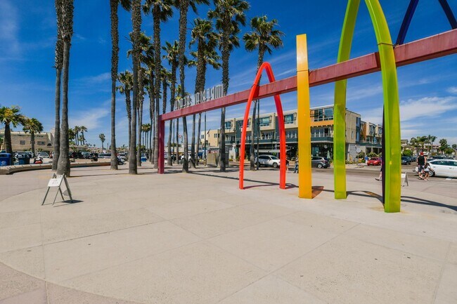 Building Photo - Vacation rental at the beach $2800... or long term $3200 + utilites