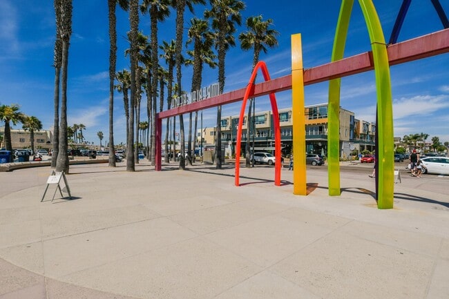 Building Photo - Vacation rental at the beach $2800... or long term $3500