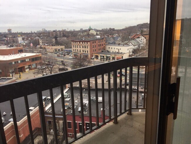 Building Photo - LOWER ALLSTON 2 BED IN ELEVATOR BUILDING W...