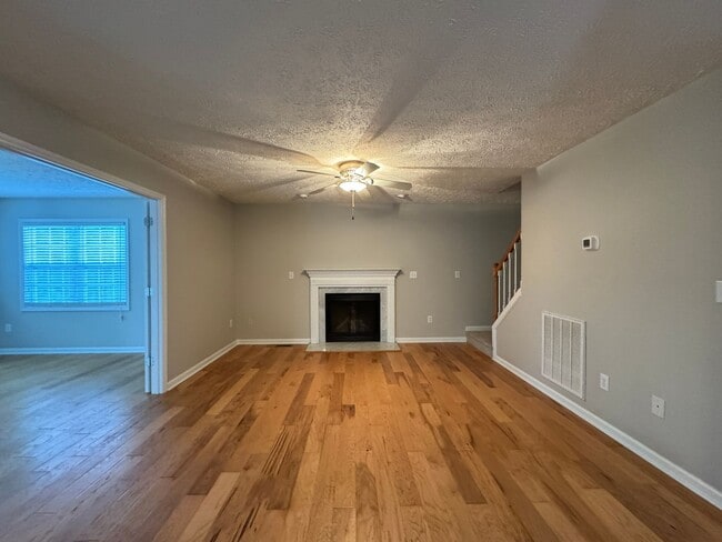 Building Photo - Spacious 4 Bed 2.5 Bath Home in Carolina Lakes