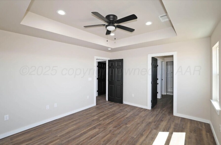 Building Photo - 925 E Loop 335 S