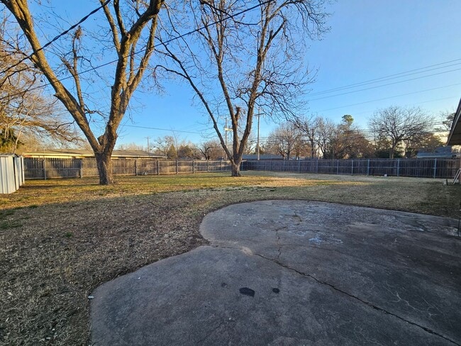 Building Photo - Move-In Special! 1/2 off 1st Month! (3) Bed/(2) Bath + (2) Living Areas Avail NOW!