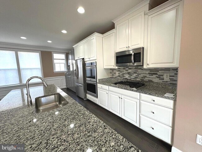 Building Photo - 3697 Ambrose Hills Rd