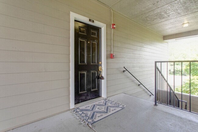 Building Photo - 2025 Woodmont Blvd