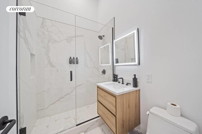 Building Photo - 21 S Edin St