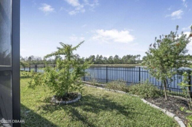 Building Photo - Stunning Waterfront 4 Bed Property in Sunn...