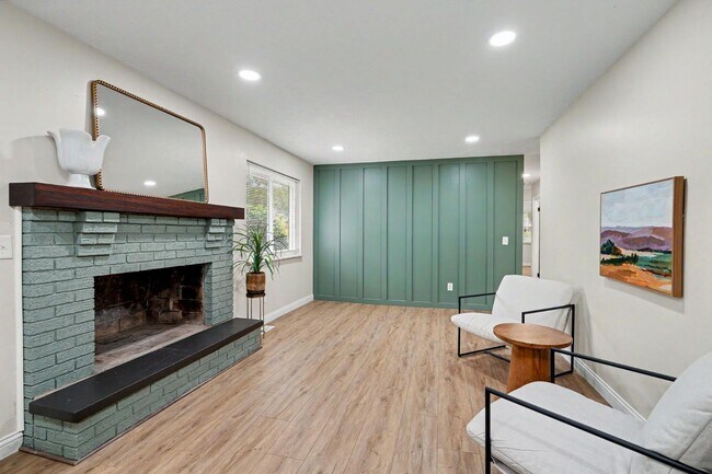 Building Photo - 2569 Richmar Dr