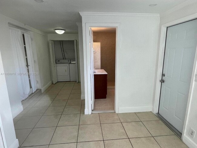 Building Photo - 1021 N Victoria Park Rd