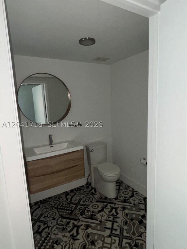 Building Photo - 690 SW 1st Ct