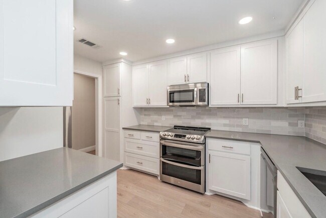 Building Photo - 4904 Arborlawn Dr