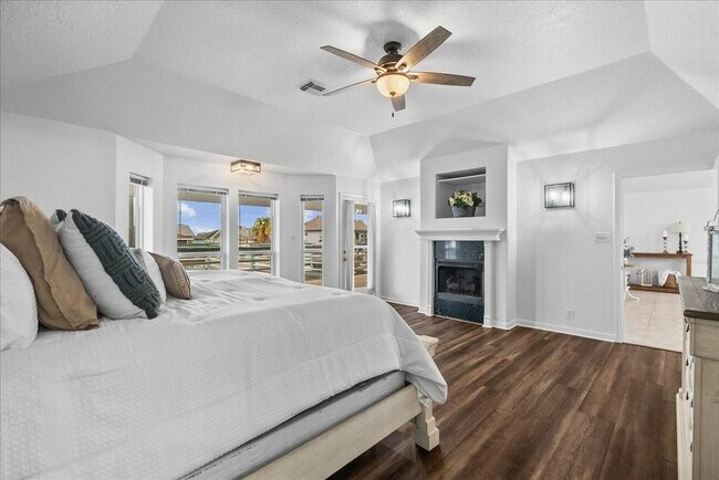 Building Photo - 933 Bonita Dr