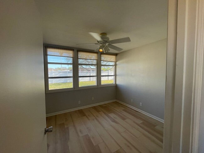 Building Photo - Show Stopper 3-Bedroom, 2-Bath Home with M...