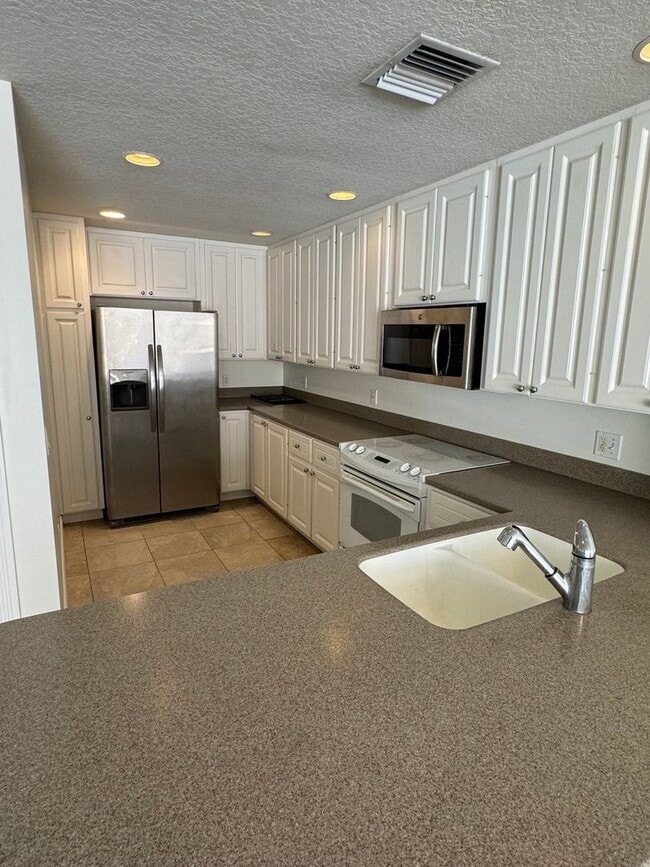 Building Photo - Beautiful Lake Nona Townhome