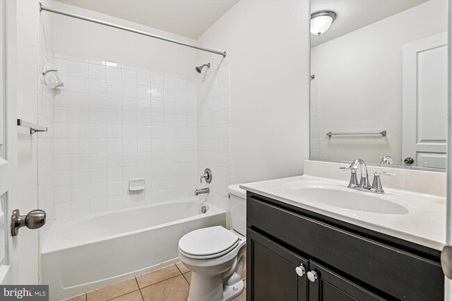 Building Photo - 7523 Holly Ridge Dr