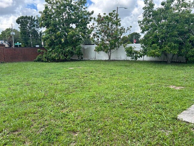 Building Photo - 1801 Colonial Woods Blvd