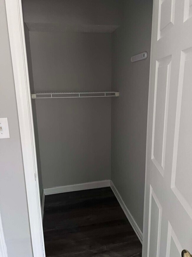 Building Photo - 41 Pine Dr