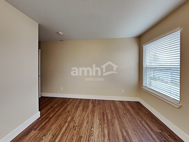 Building Photo - 847 NW 1st Ave