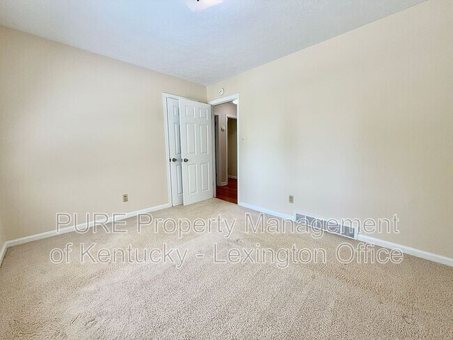 Building Photo - 2077 Dogwood Dr