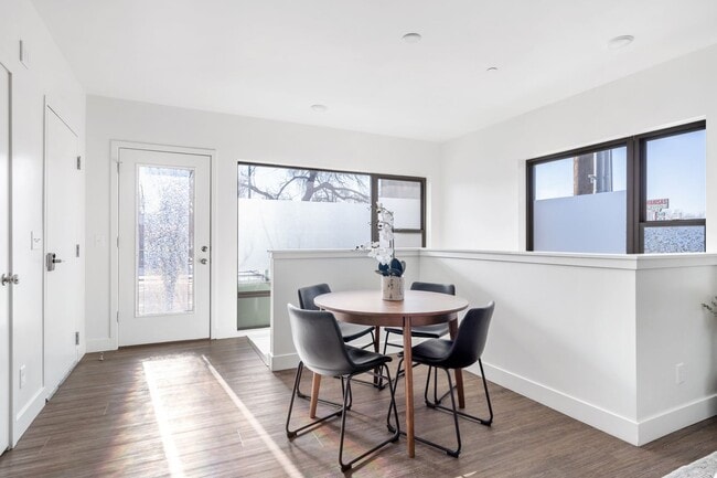 Building Photo - Modern 2 Bed / 2 Bath Townhome in Salt Lak...